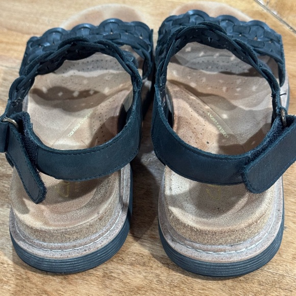 Clarks womens Black Sandals Arwell Glide 
Leather Velcro heal strap US 7, UK 4.5 - Picture 3 of 6